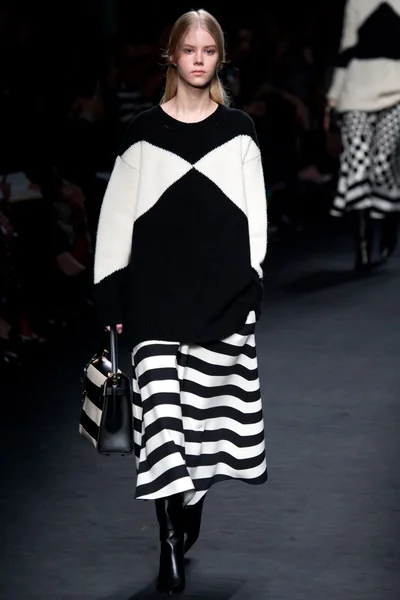 Look 4